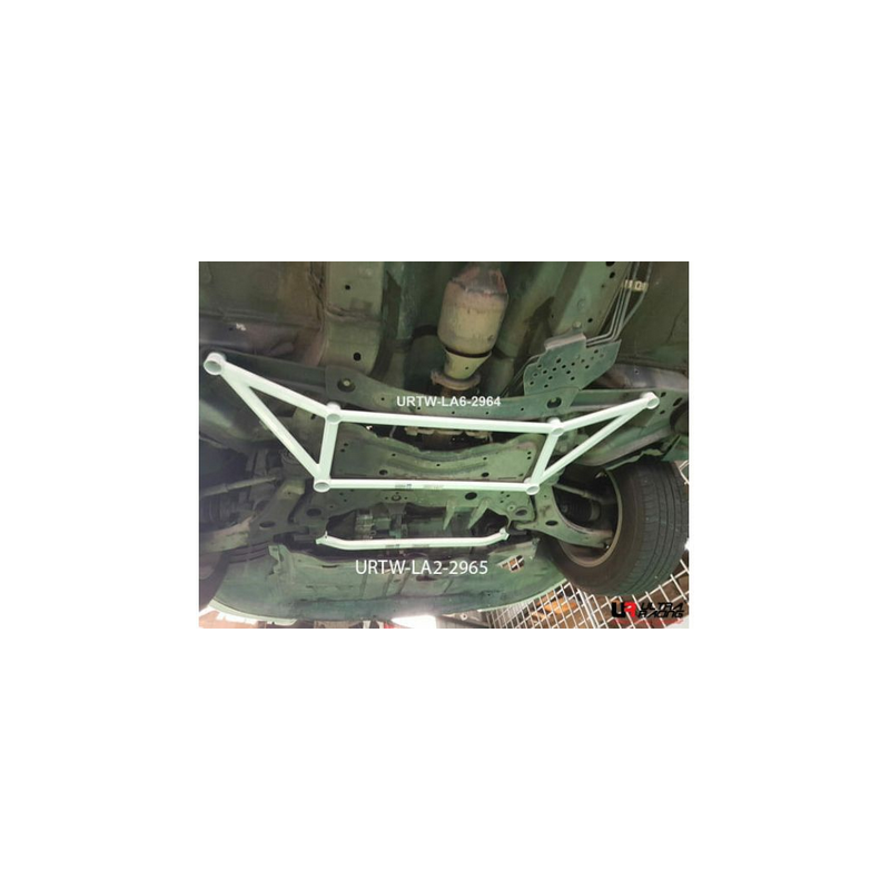 Barre anti-rapprochement inférieure avant 2 points Ultra Racing Mazda 5 2.0 (2010-2018) 2 roues motrices.