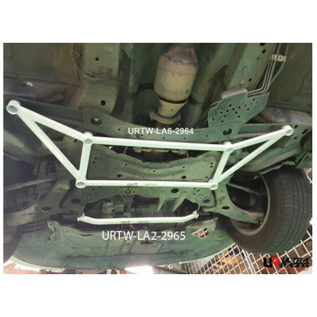 Barre anti-rapprochement inférieure avant 2 points Ultra Racing Mazda 5 2.0 (2010-2018) 2 roues motrices.
